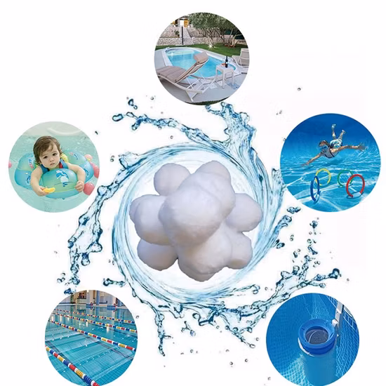 Sfere filtranti per un'acqua cristallina in piscina.  Sostituzione ecologica della sabbia di quarzo e del vetro filtrante